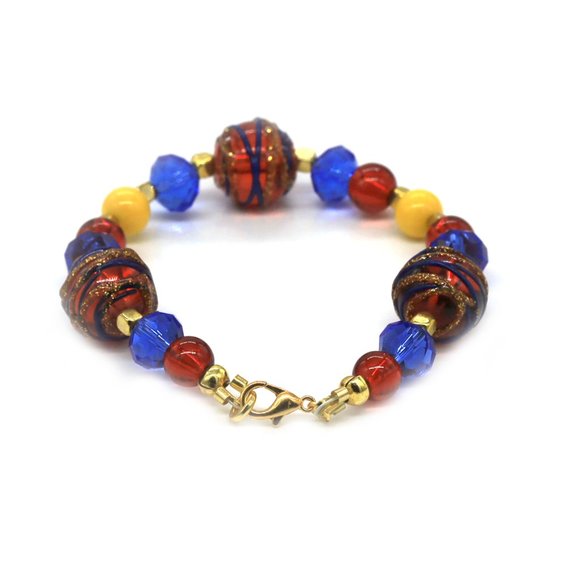 WonderWoman theme bracelet with figurine included. - Picture 4 of 6